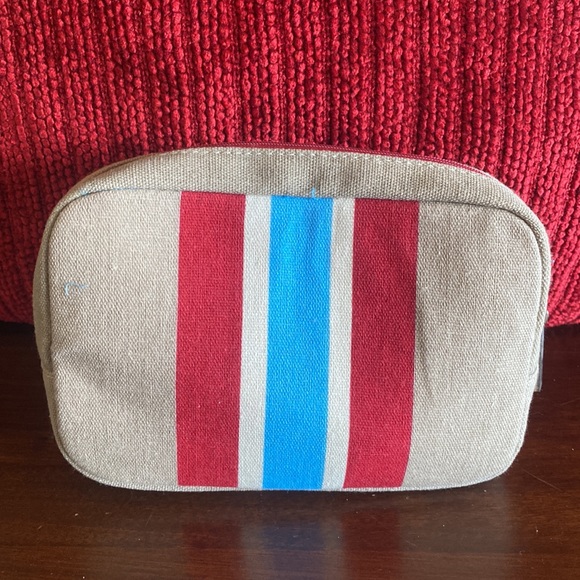 Jantaminiau Travel Case with Navy Blue Sleep Mask - Picture 6 of 10